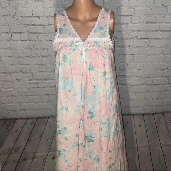 Miss Elaine Dresses & Skirts - Miss Elaine Pink & Blue Floral Dress size M